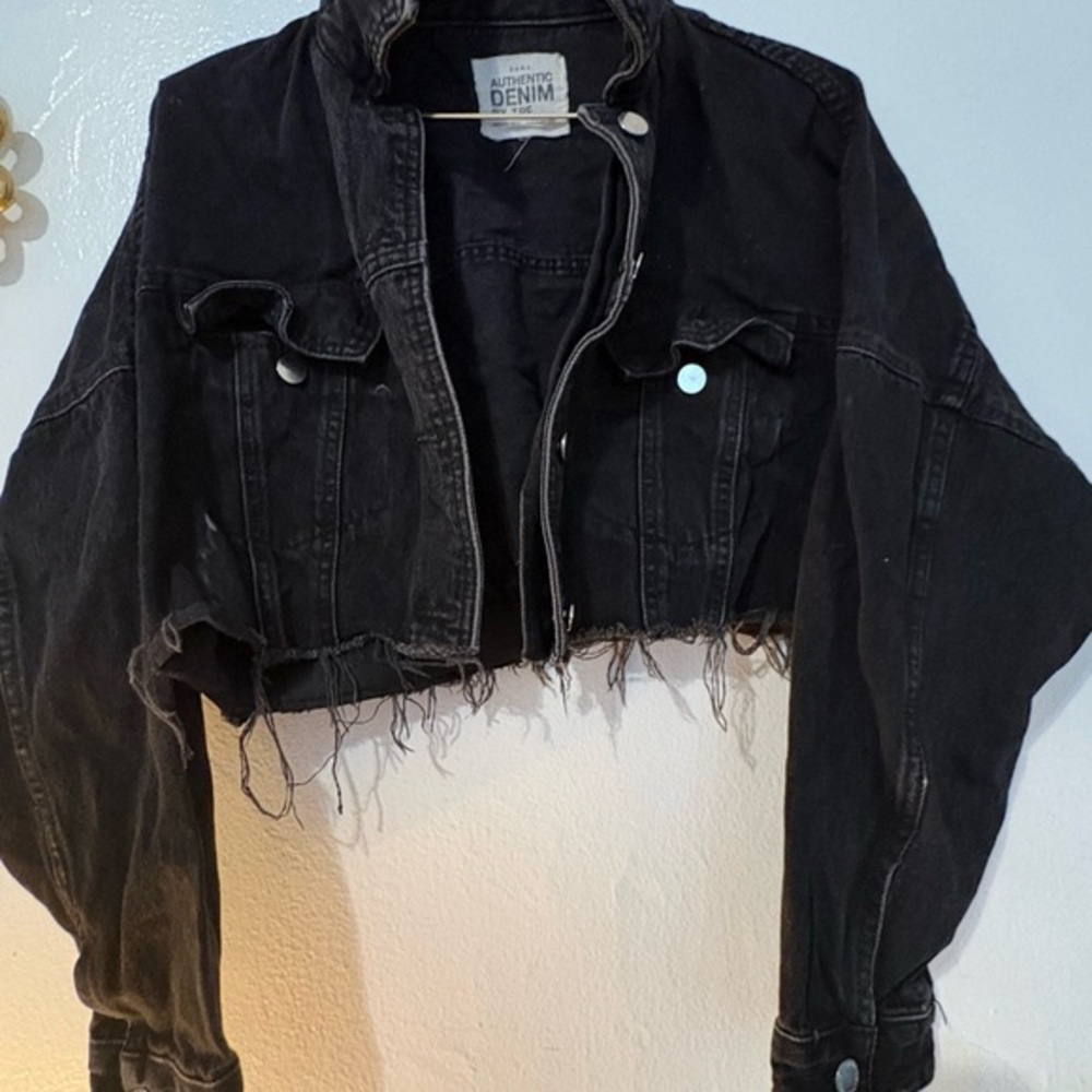 Zara Black Cropped Distressed Denim Jacket